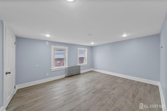 Building Photo - 6 1st Ave