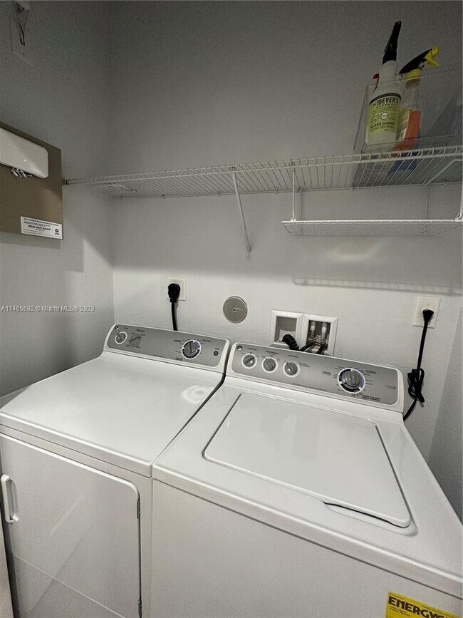 Building Photo - 155 SW 7th Ct