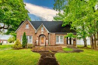 Building Photo - 704 N Military Ave