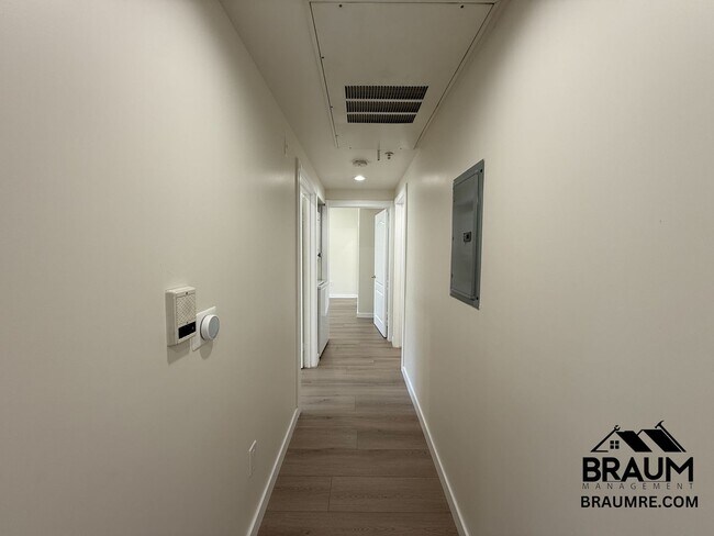 Building Photo - 10849 Fruitland Dr