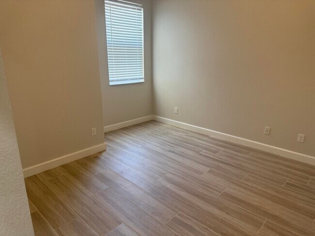 Building Photo - 9519 SW Merlin Ct