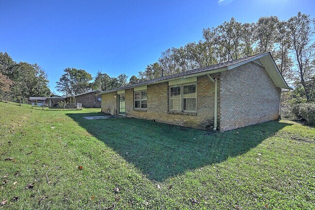 Building Photo - 2810 Antioch Rd