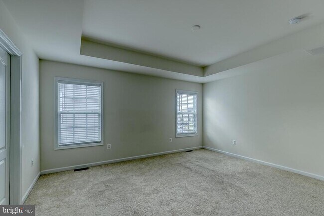 Building Photo - 336 Boxelder Dr