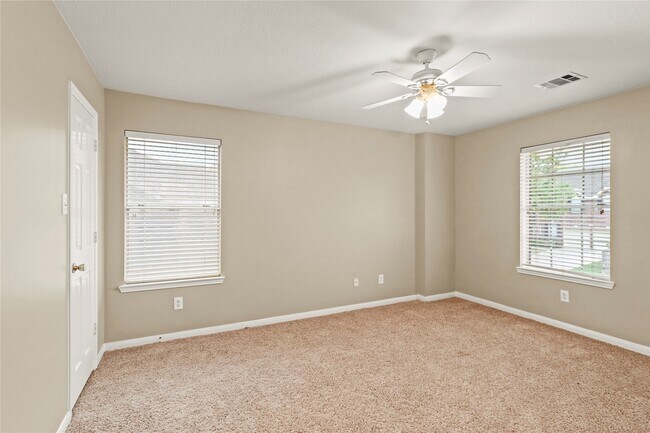Building Photo - 10807 Oak Bayou Ln