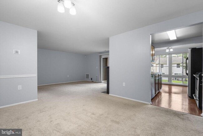 Building Photo - 18050 Chalet Dr