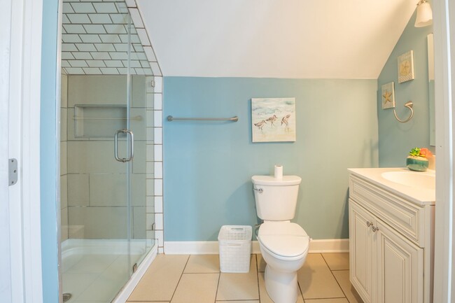 Building Photo - FURNISHED OFF-SEASON MONTHLY RENTAL - AVAI...