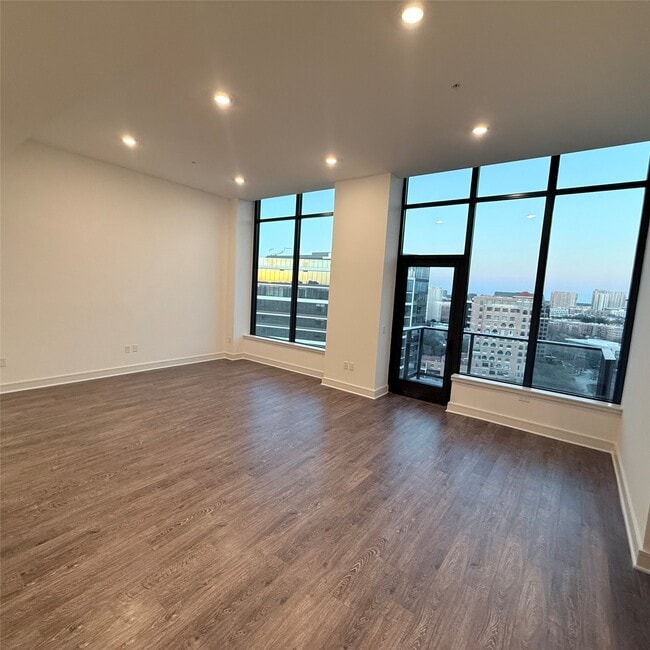 Building Photo - 2525 Turtle Creek Blvd