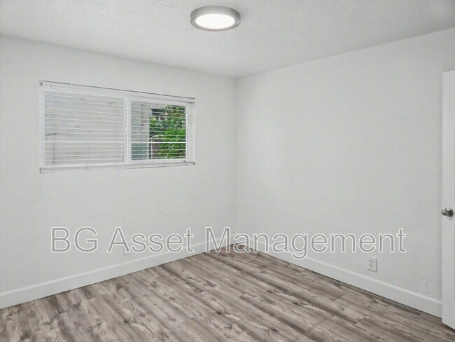 Building Photo - 1448 Merced St