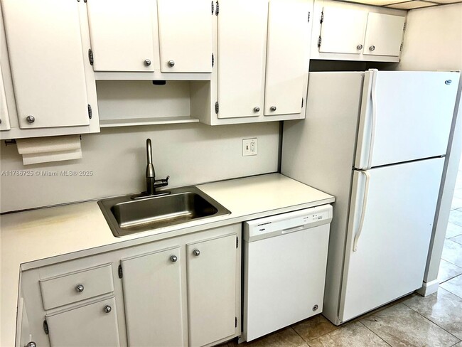 Building Photo - 1200 NE Miami Gardens Dr