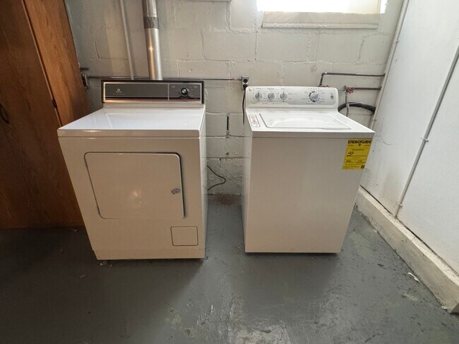 Building Photo - 2246 Bellevue Ave