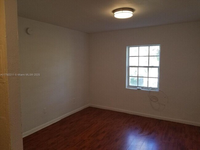 Building Photo - 3615 Thomas Ave