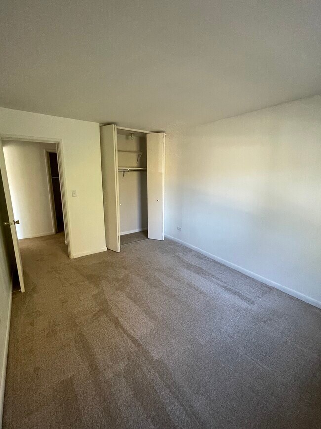 Building Photo - 920 Ridge Square