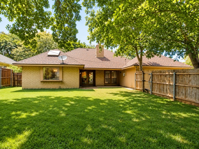 Building Photo - 698 Buttercup Dr
