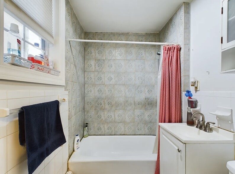 Building Photo - 237 Tremont St