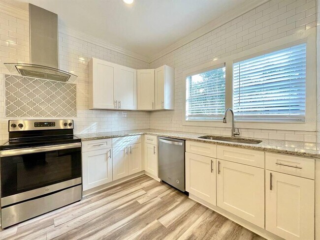 Building Photo - 3301 E 25th Ave