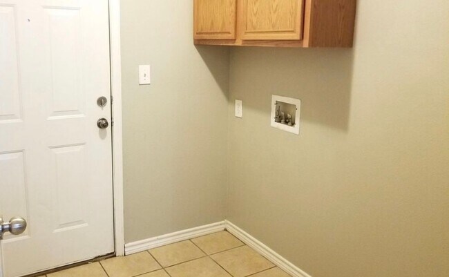 Building Photo - 602 N Bangor Ave