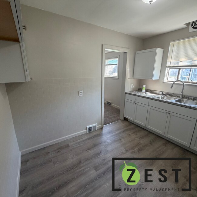 Building Photo - OPEN HOUSE 5/13! 3-3:30 PM!!! Beautiful 3 bedroom 1 Bath