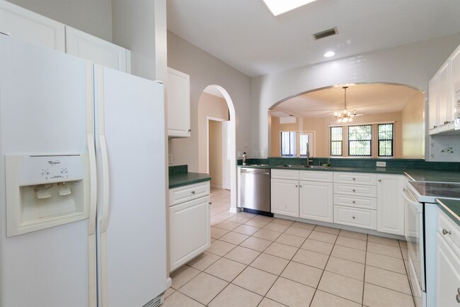 Building Photo - 2713 Vista Cove Rd