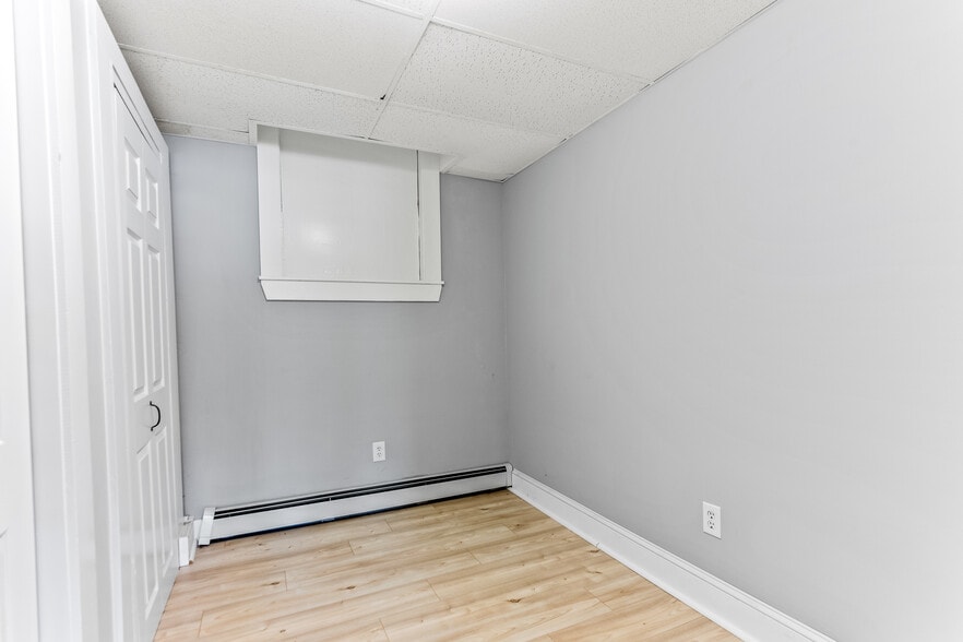 Building Photo - 547 White Mountain Hwy