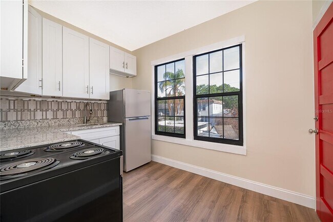 Building Photo - 601 Delaney Park Dr