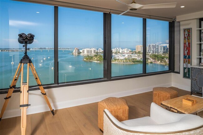 Building Photo - 770 S Palm Ave