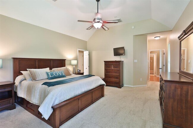 Building Photo - 8414 Green Valley Dr