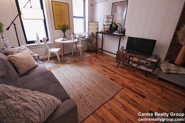 Building Photo - 30 Isabella St