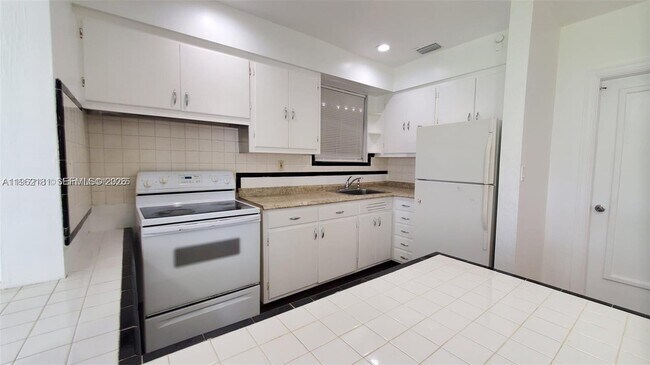 Building Photo - 2322 Wilson St