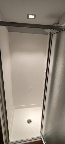 Building Photo - 530 Melrose Ave E