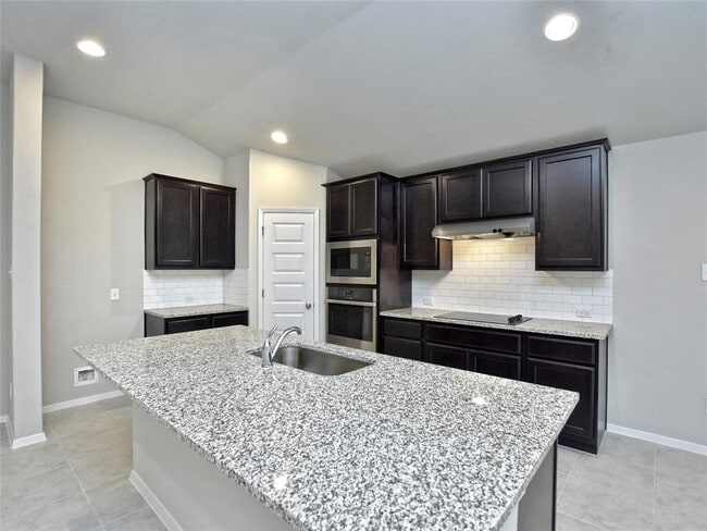 Building Photo - 21310 Mt View Dr