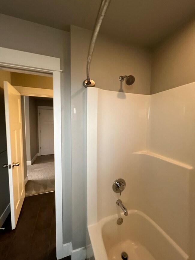 Building Photo - 1908al