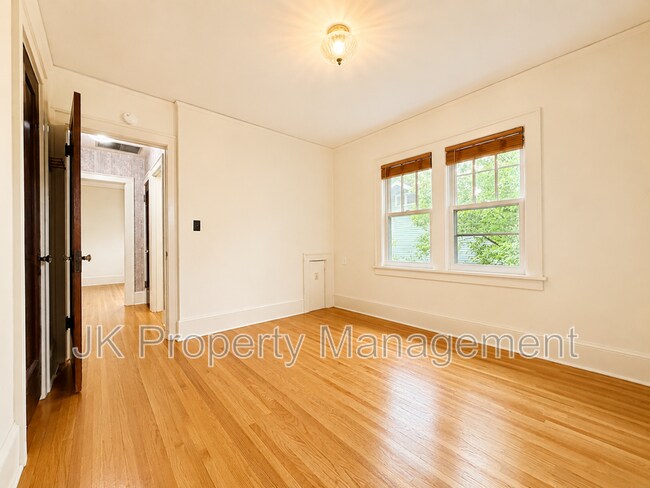Building Photo - 2217 1st Ave S