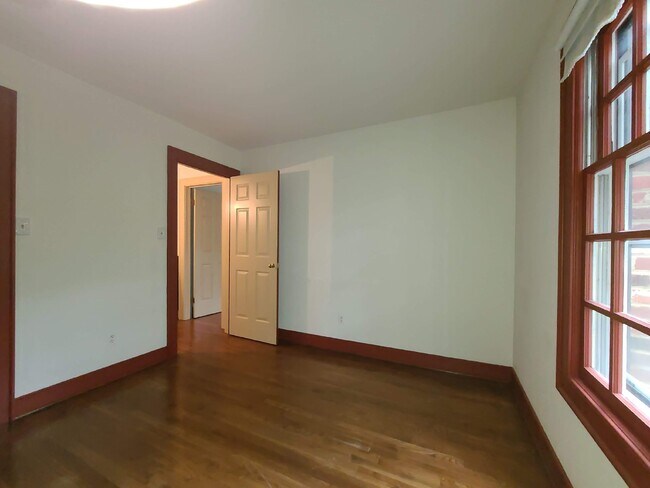 Building Photo - 3 BR, 2.5 BA in Crown Grant