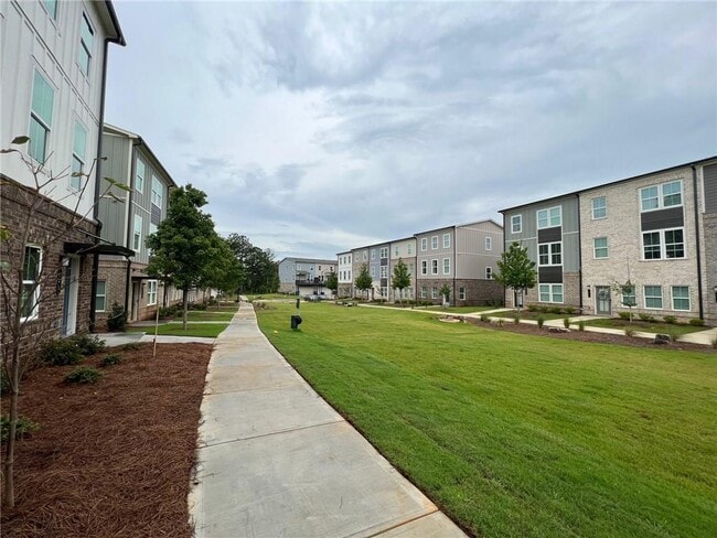 Building Photo - 327 Maltibie Dr