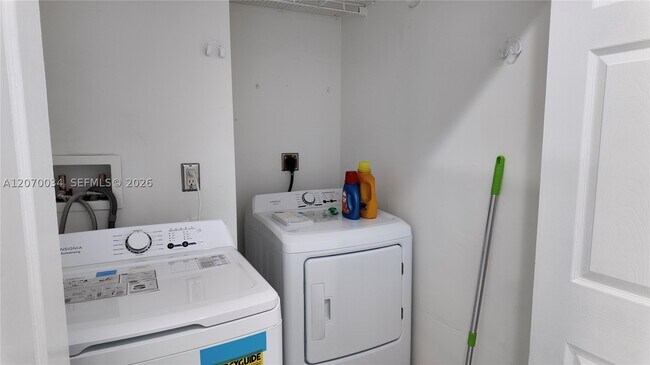 Building Photo - 11570 SW 144th Path