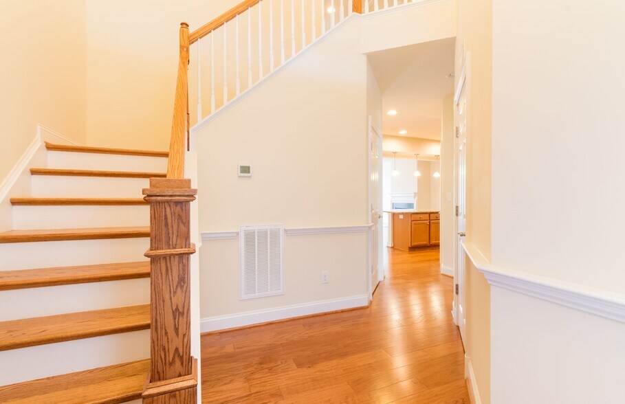 Building Photo - 3020 Glen Valley Dr
