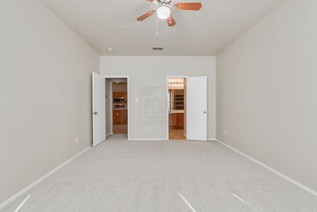 Building Photo - 4 Bedroom/2 Bathroom HOME FOR LEASE! Just ...