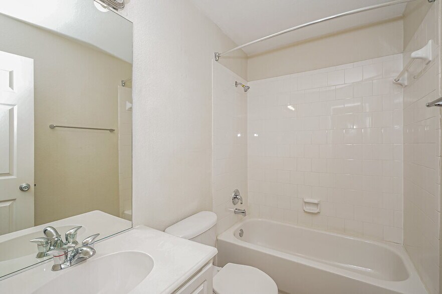 Building Photo - 2525 Tar Heel Dr