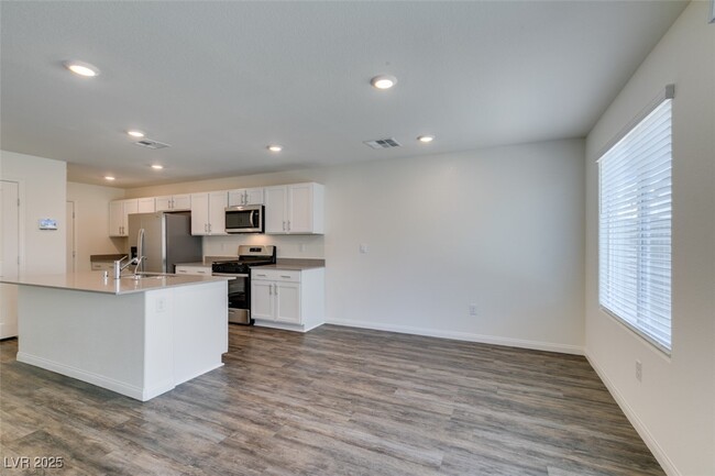 Building Photo - 2646 Snapdragon Fls Ave