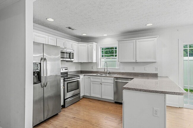 Building Photo - 105 Kenan Lp