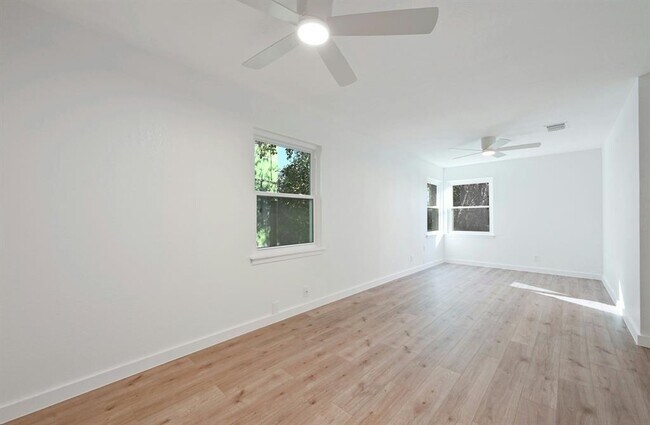 Building Photo - 4611 Goliad Ln