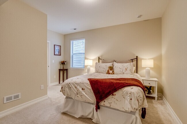 Building Photo - Large single family home in Central Park.