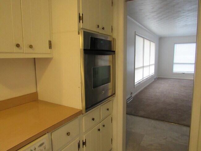 Building Photo - 345 8th St