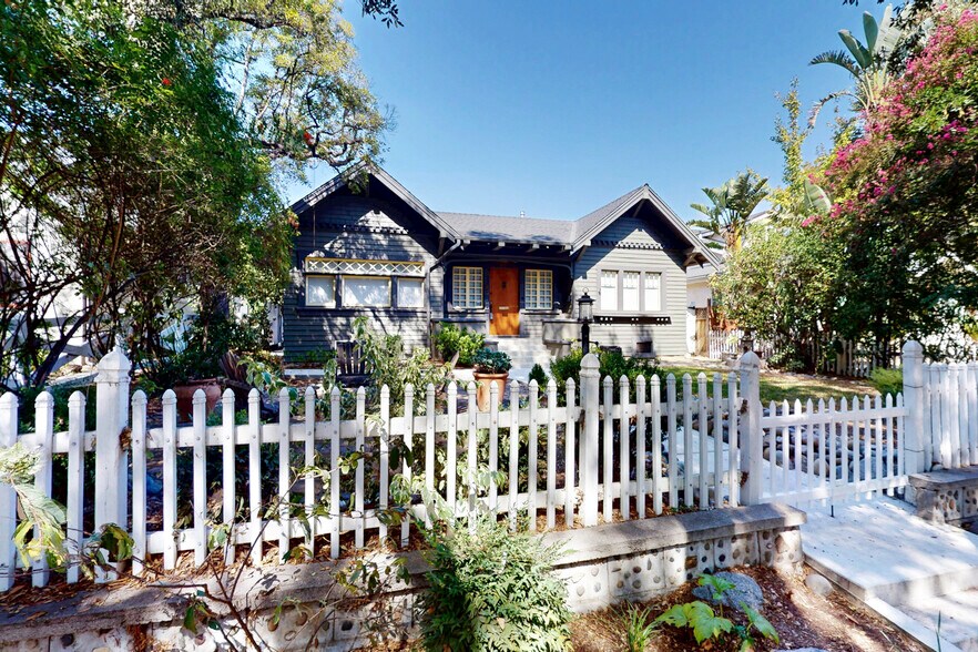 Primary Photo - 1845 Las Lunas St