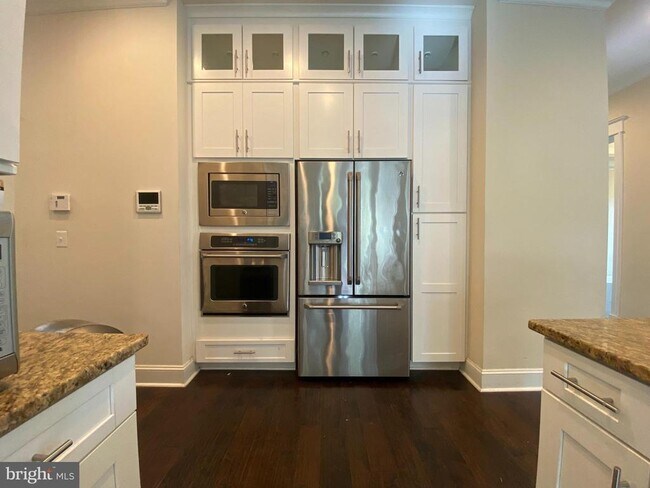 Building Photo - 2163 Potomac River Blvd