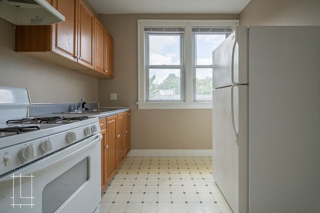 Building Photo - 2487-2491 Summit St.