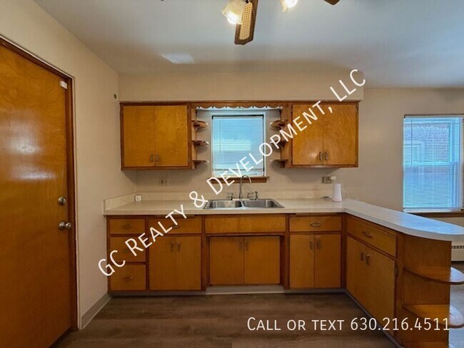 Building Photo - 2131 Grove Ave