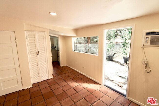 Building Photo - 20200 Paradise Ln