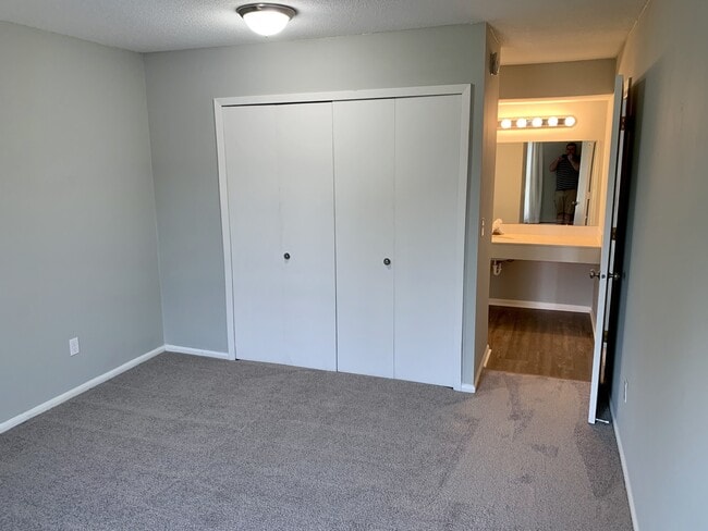 Building Photo - 810 9th Ave S