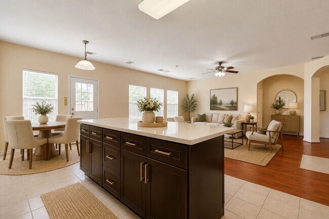 Building Photo - 5402 Rosehaven Ct
